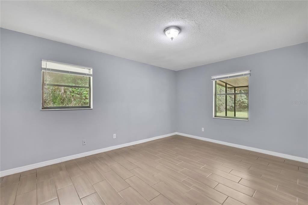 For Sale: $214,500 (2 beds, 2 baths, 936 Square Feet)