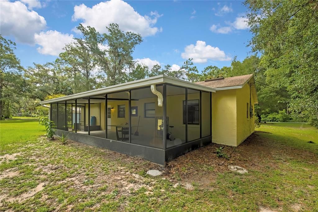 For Sale: $214,500 (2 beds, 2 baths, 936 Square Feet)