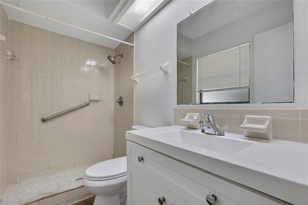 For Sale: $214,500 (2 beds, 2 baths, 936 Square Feet)