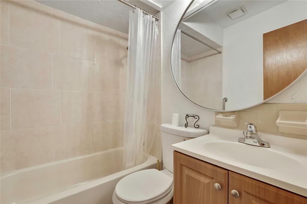 For Sale: $214,500 (2 beds, 2 baths, 936 Square Feet)