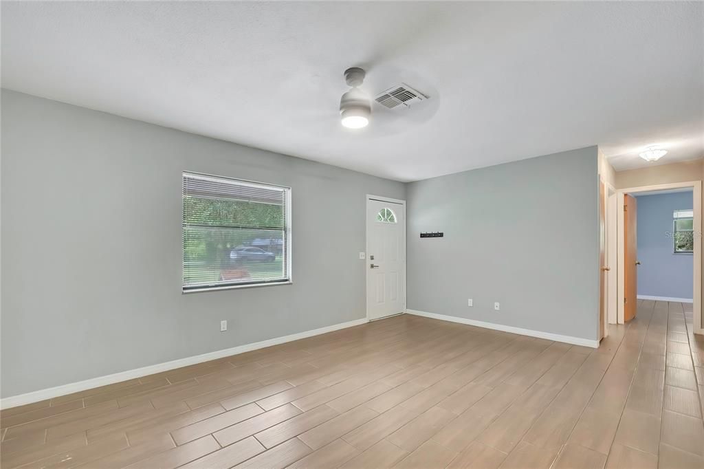 For Sale: $214,500 (2 beds, 2 baths, 936 Square Feet)
