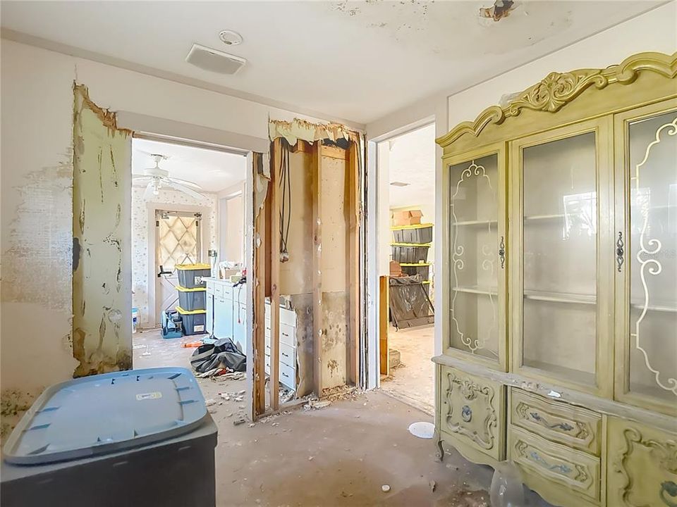 Под контрактом: $649,900 (3 спален, 2 ванн, 1806 Квадратных фут)