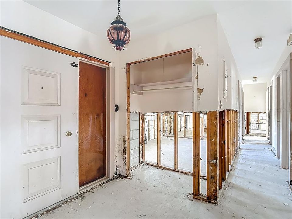 Под контрактом: $649,900 (3 спален, 2 ванн, 1806 Квадратных фут)