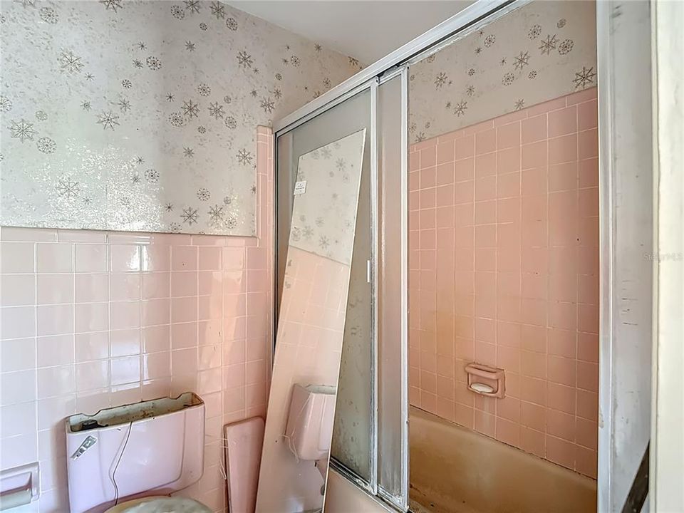 Под контрактом: $649,900 (3 спален, 2 ванн, 1806 Квадратных фут)
