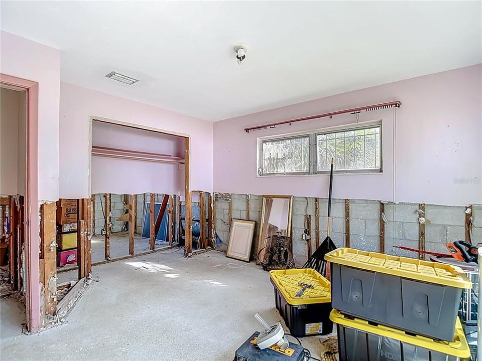 Под контрактом: $649,900 (3 спален, 2 ванн, 1806 Квадратных фут)