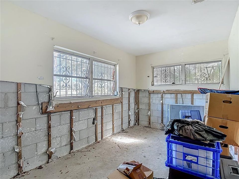 Под контрактом: $649,900 (3 спален, 2 ванн, 1806 Квадратных фут)