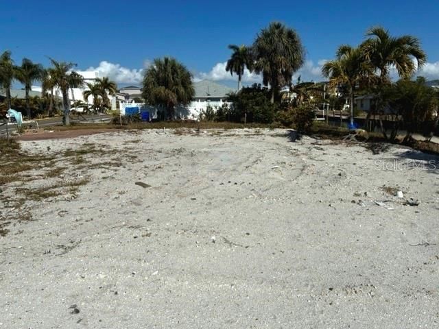 待售: $1,100,000 (0.26 acres)