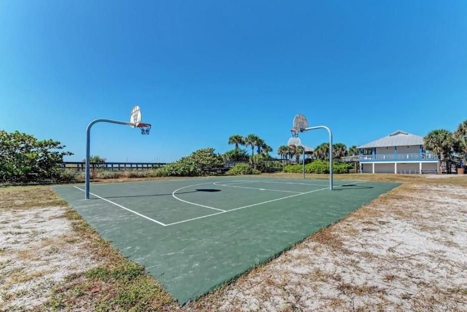 待售: $11,420 (0.21 acres)