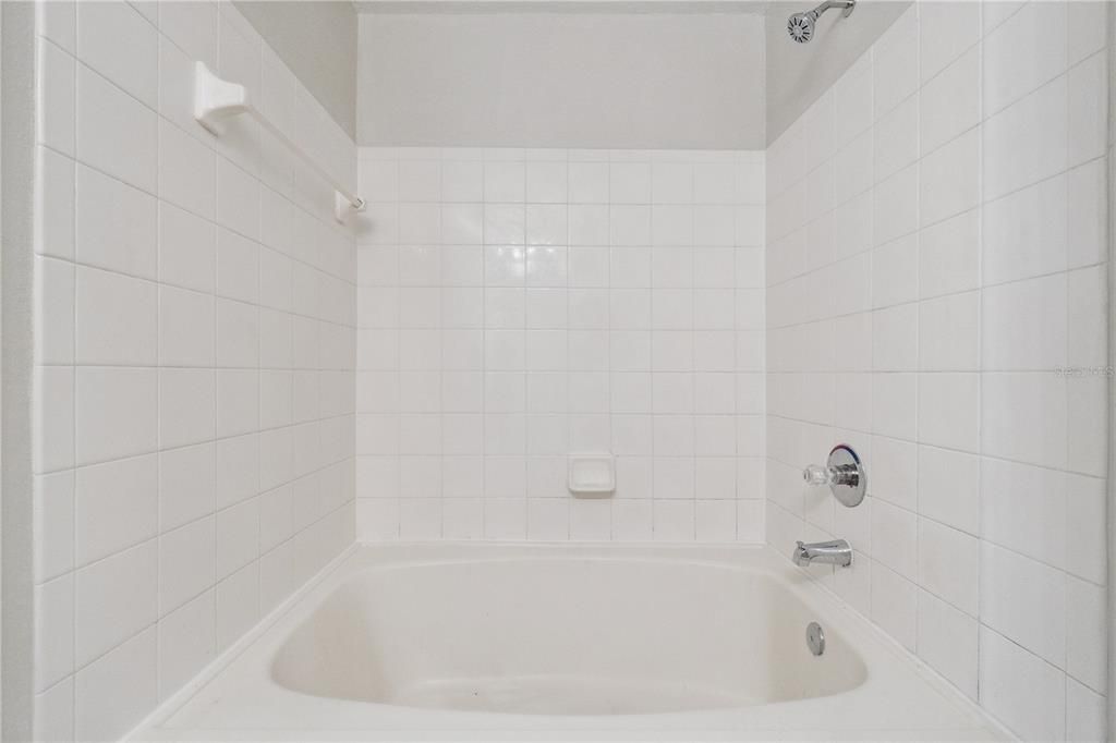 Activo con contrato: $225,000 (2 camas, 2 baños, 1280 Pies cuadrados)