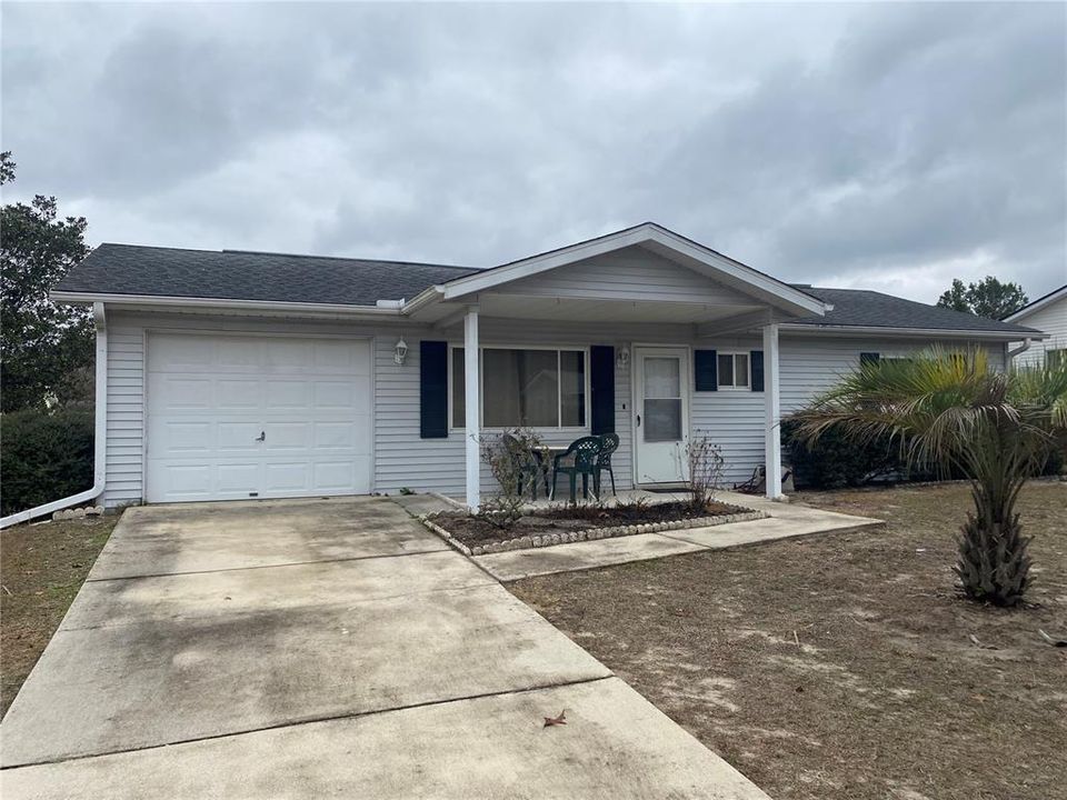 Active With Contract: $139,900 (2 beds, 2 baths, 864 Square Feet)