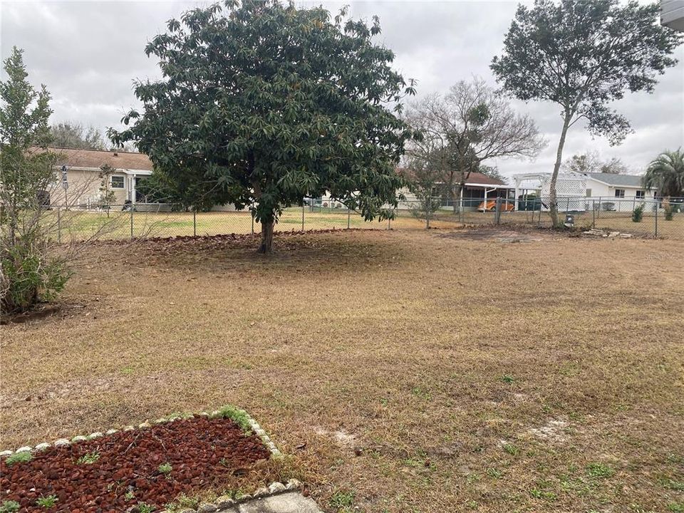 Active With Contract: $139,900 (2 beds, 2 baths, 864 Square Feet)