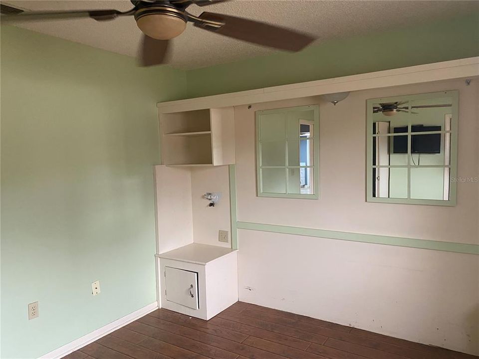 Active With Contract: $139,900 (2 beds, 2 baths, 864 Square Feet)