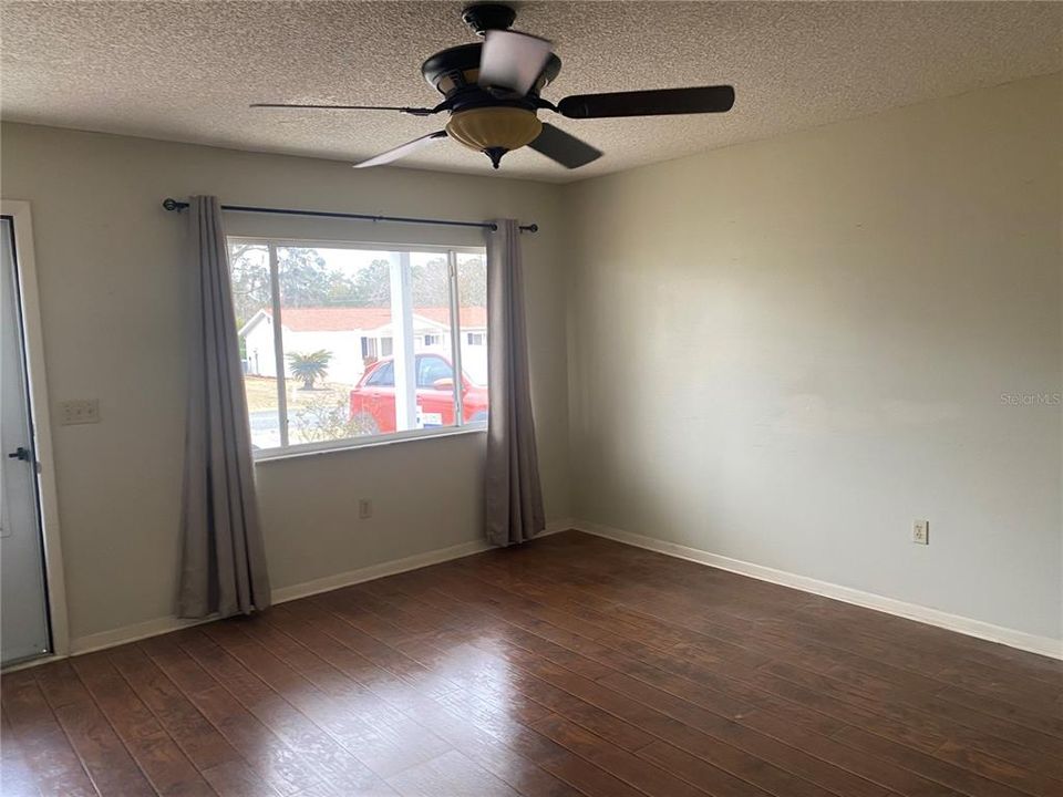 Active With Contract: $139,900 (2 beds, 2 baths, 864 Square Feet)