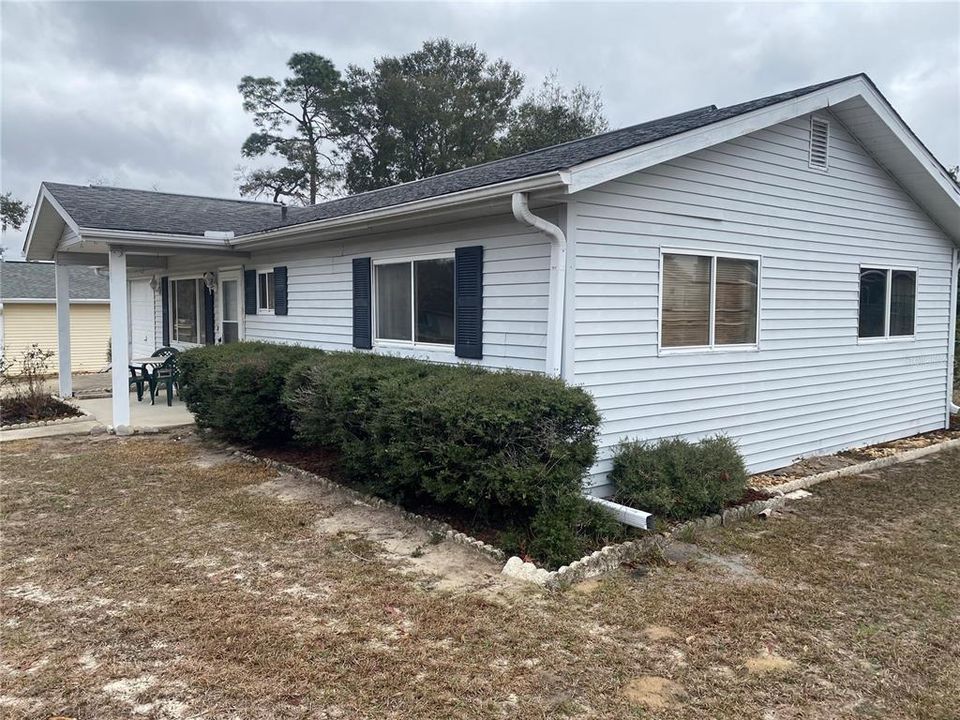 Active With Contract: $139,900 (2 beds, 2 baths, 864 Square Feet)