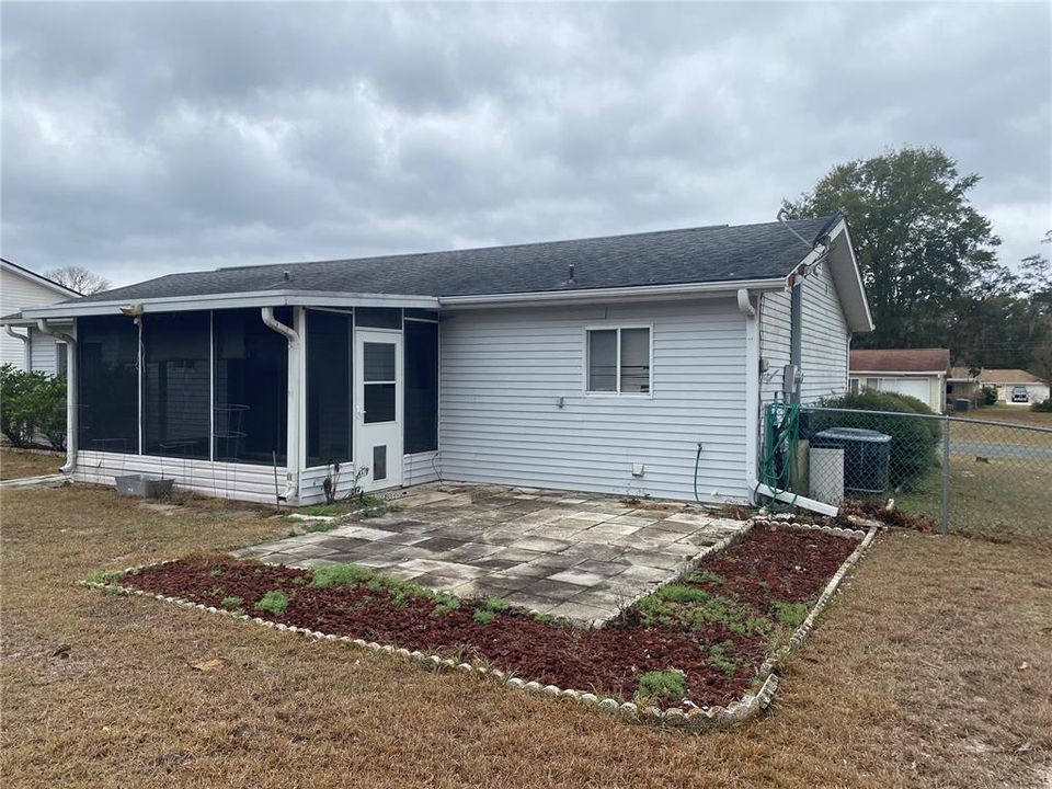 Active With Contract: $139,900 (2 beds, 2 baths, 864 Square Feet)