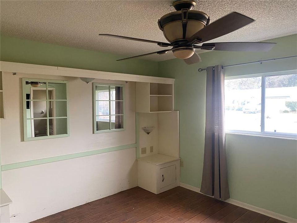 Active With Contract: $139,900 (2 beds, 2 baths, 864 Square Feet)