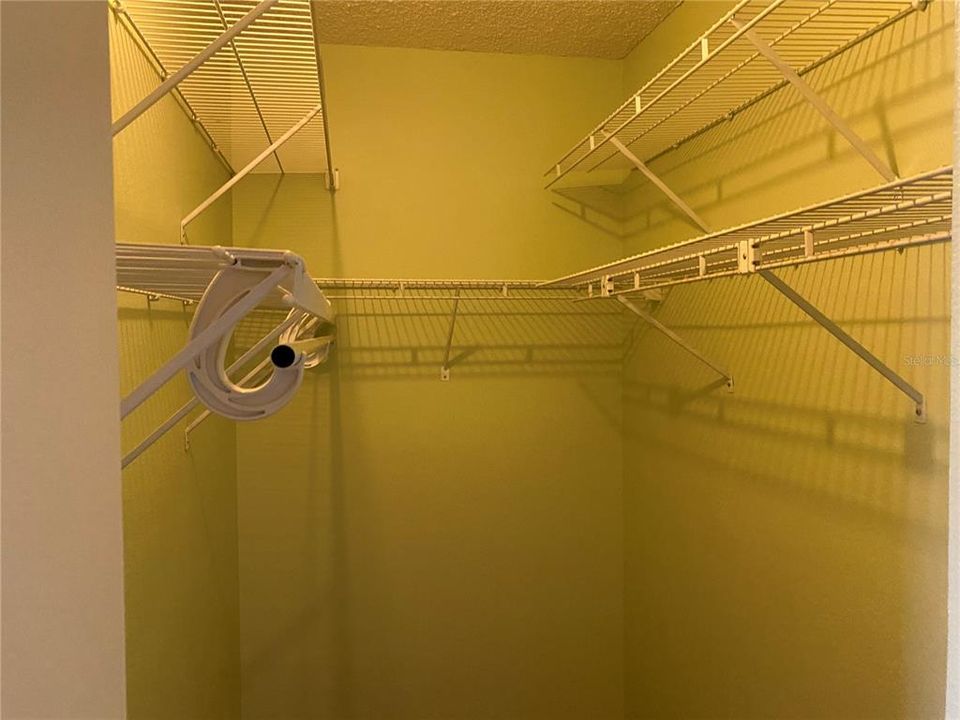 Active With Contract: $139,900 (2 beds, 2 baths, 864 Square Feet)