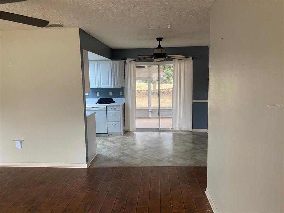 Active With Contract: $139,900 (2 beds, 2 baths, 864 Square Feet)