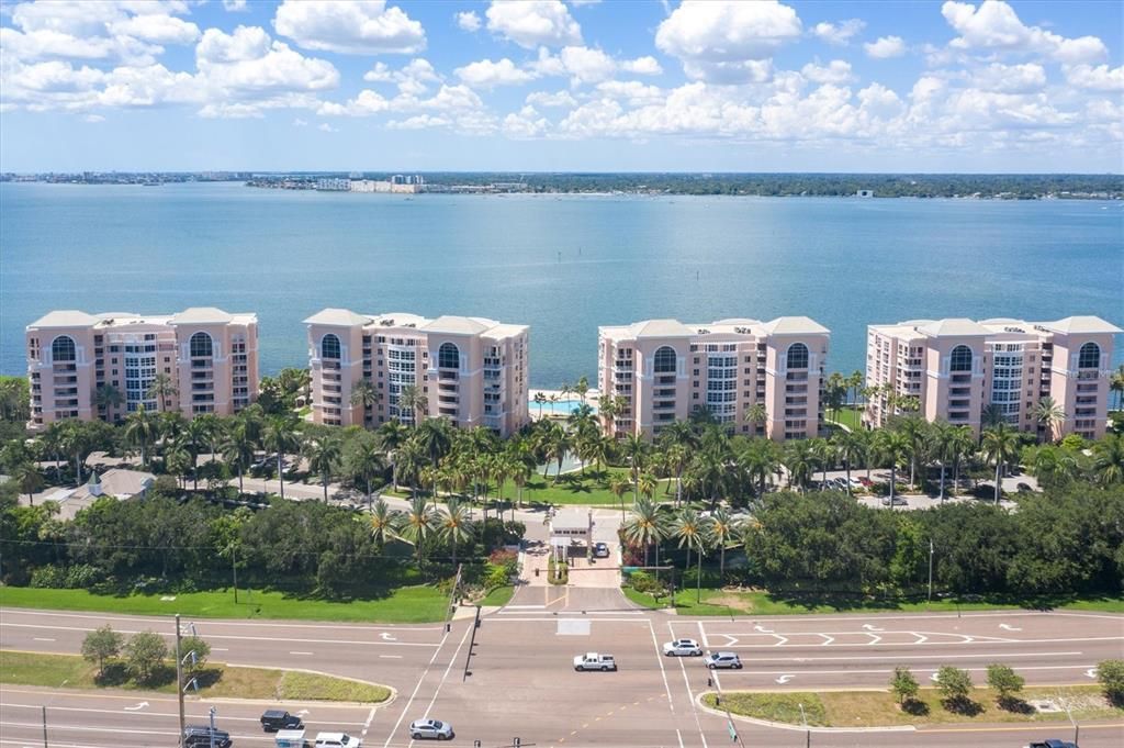 En Venta: $2,500,000 (4 camas, 3 baños, 3700 Pies cuadrados)