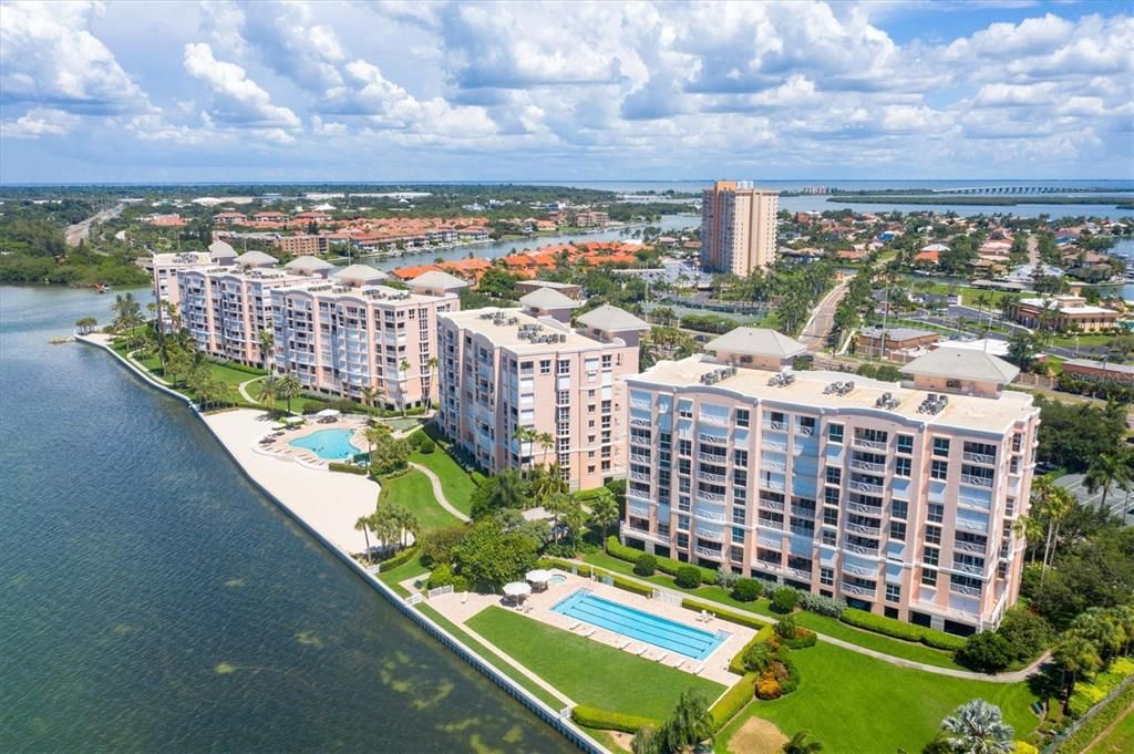 En Venta: $2,500,000 (4 camas, 3 baños, 3700 Pies cuadrados)