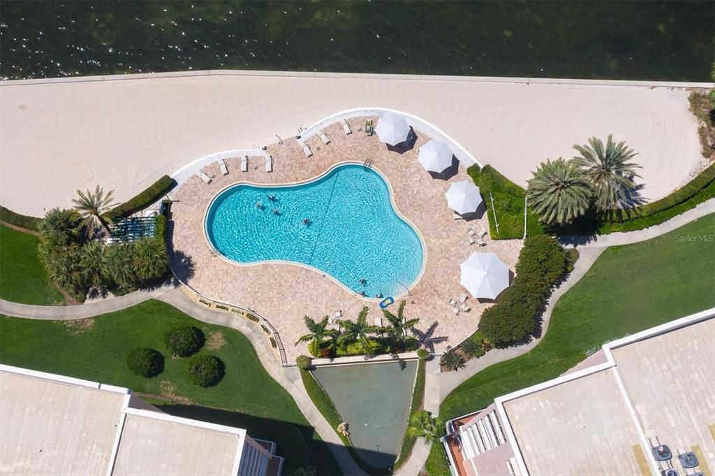 En Venta: $2,500,000 (4 camas, 3 baños, 3700 Pies cuadrados)