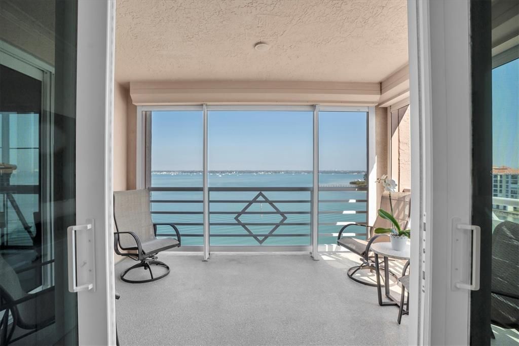 En Venta: $2,500,000 (4 camas, 3 baños, 3700 Pies cuadrados)