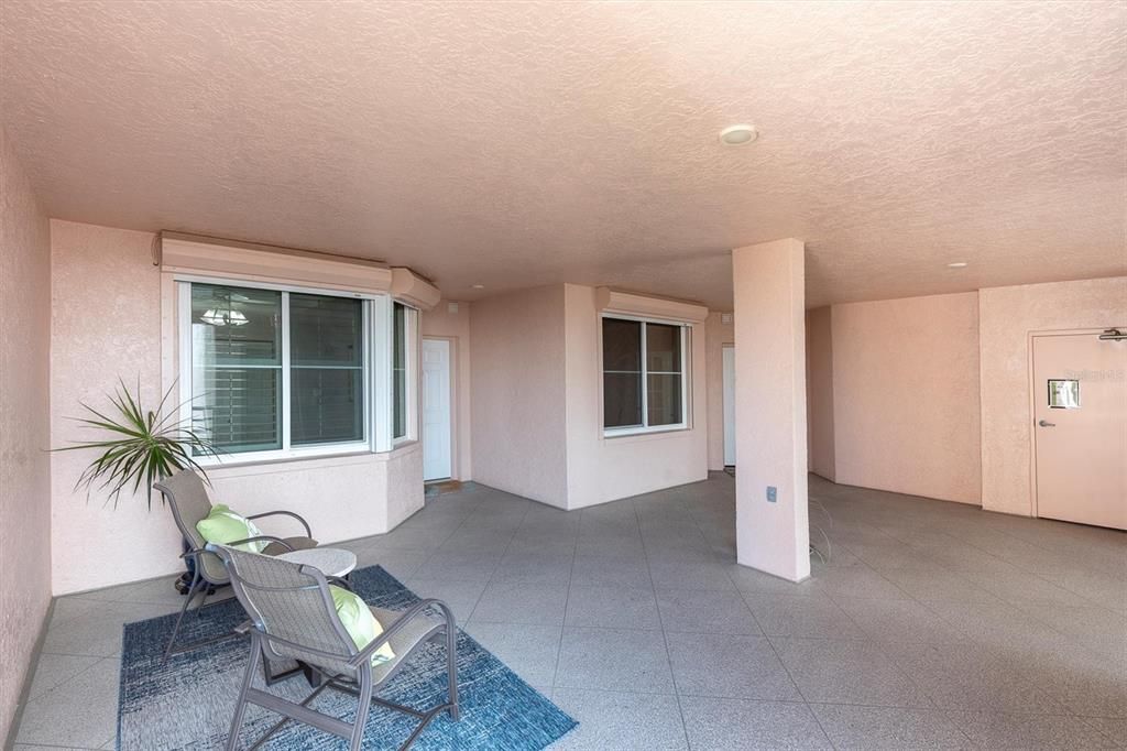 En Venta: $2,500,000 (4 camas, 3 baños, 3700 Pies cuadrados)