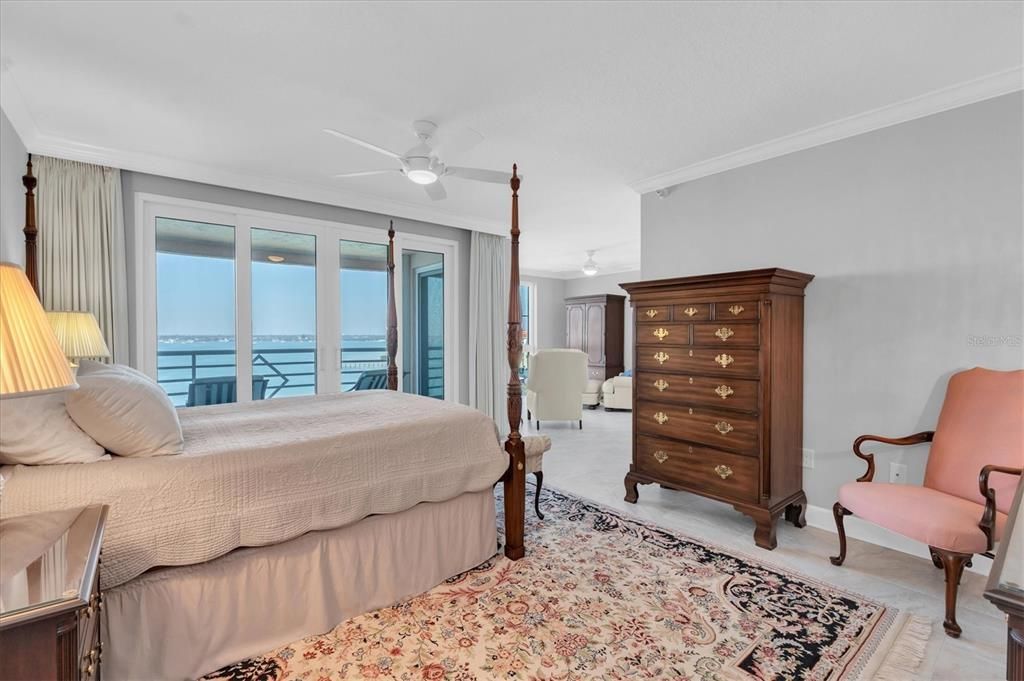 En Venta: $2,500,000 (4 camas, 3 baños, 3700 Pies cuadrados)