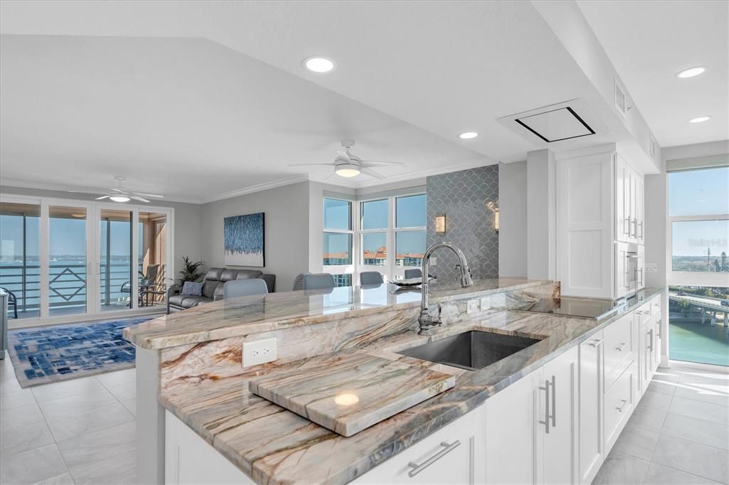 En Venta: $2,500,000 (4 camas, 3 baños, 3700 Pies cuadrados)