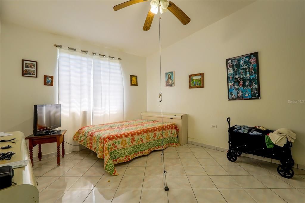 For Sale: $1,600,000 (23 beds, 4 baths, 11501 Square Feet)