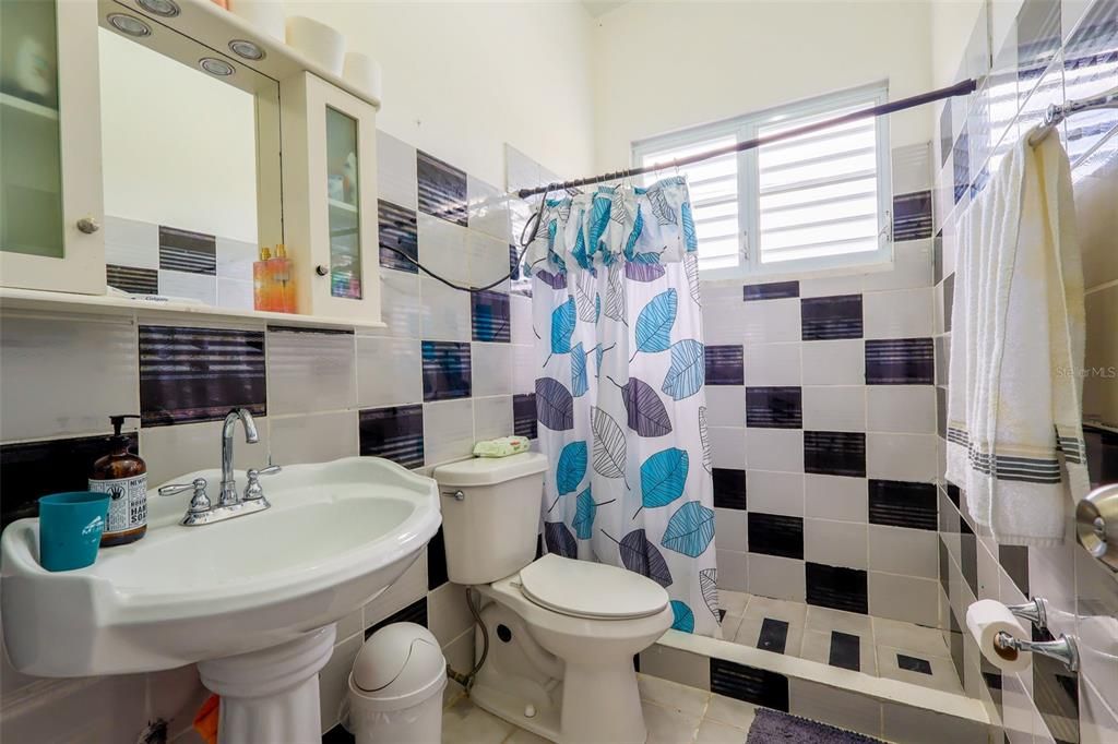 For Sale: $1,600,000 (23 beds, 4 baths, 11501 Square Feet)