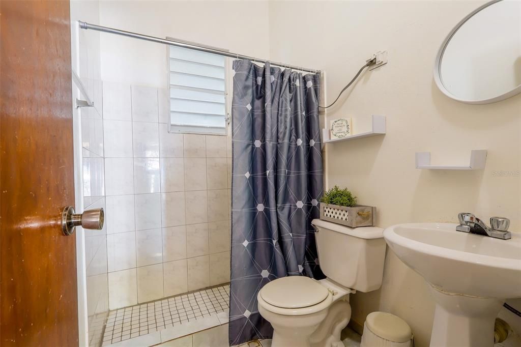 For Sale: $1,600,000 (23 beds, 4 baths, 11501 Square Feet)