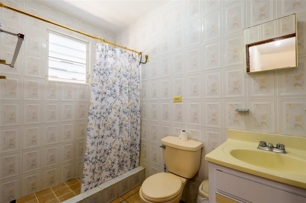 For Sale: $1,600,000 (23 beds, 4 baths, 11501 Square Feet)