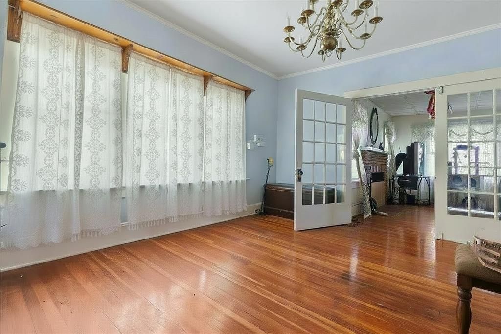 合同活跃: $225,000 (4 贝兹, 2 浴室, 2136 平方英尺)