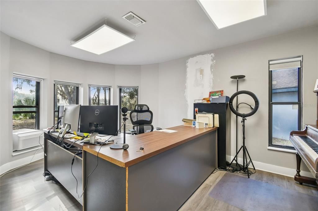 For Sale: $487,000 (2 beds, 2 baths, 1765 Square Feet)