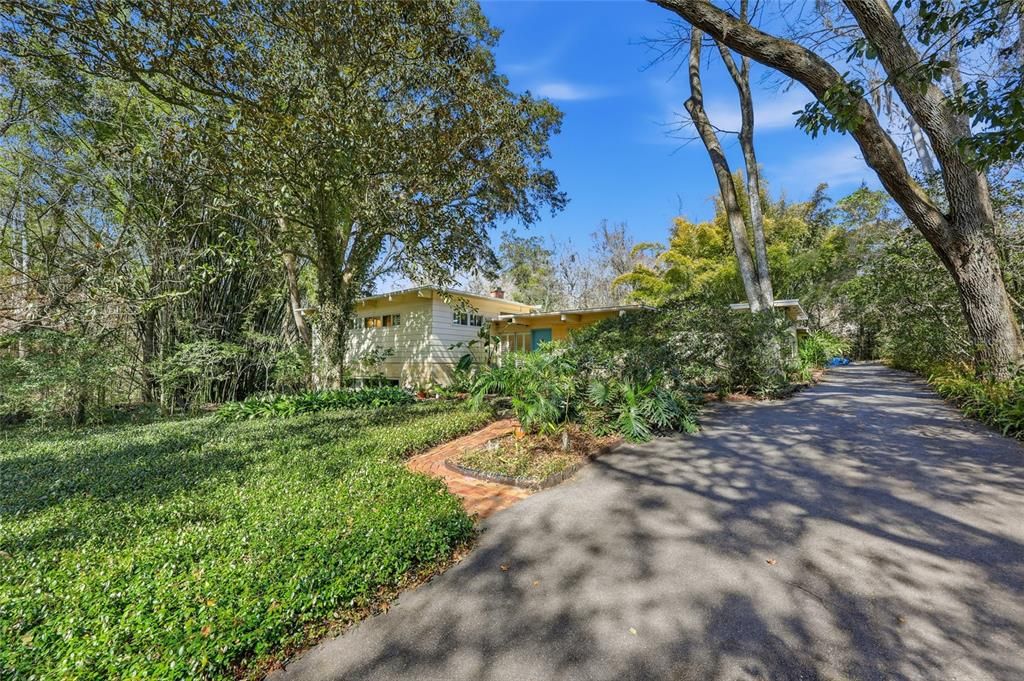 For Sale: $1,055,000 (5 beds, 3 baths, 3980 Square Feet)