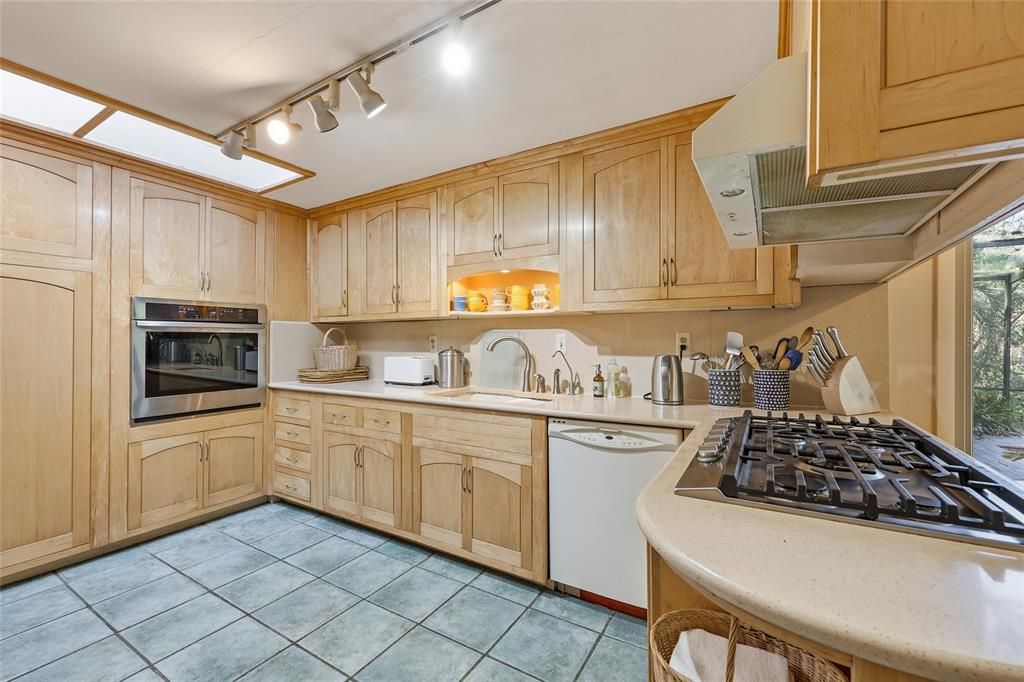 For Sale: $1,055,000 (5 beds, 3 baths, 3980 Square Feet)