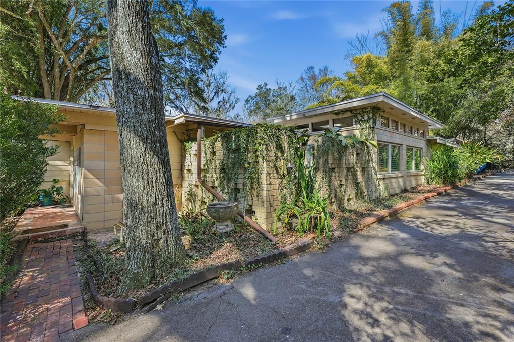 For Sale: $1,055,000 (5 beds, 3 baths, 3980 Square Feet)
