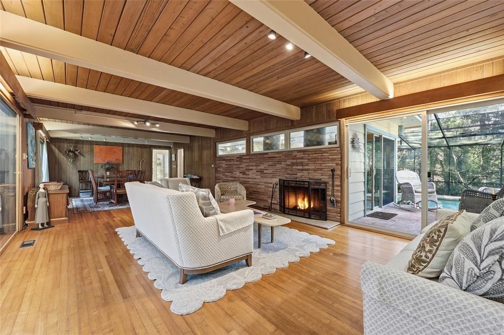 For Sale: $1,055,000 (5 beds, 3 baths, 3980 Square Feet)