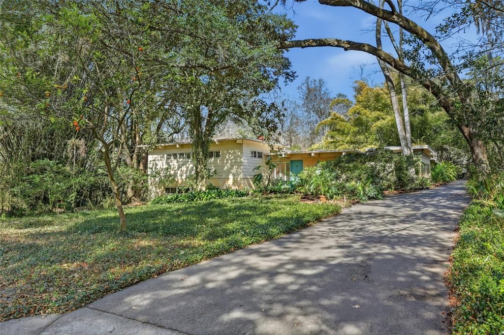For Sale: $1,055,000 (5 beds, 3 baths, 3980 Square Feet)