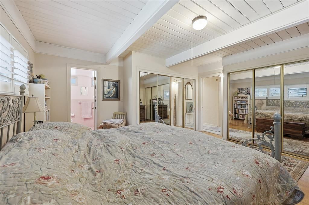 For Sale: $1,055,000 (5 beds, 3 baths, 3980 Square Feet)