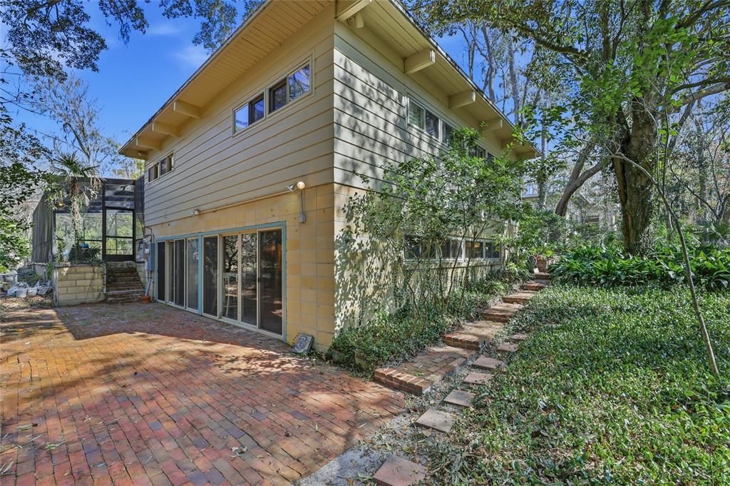 For Sale: $1,055,000 (5 beds, 3 baths, 3980 Square Feet)