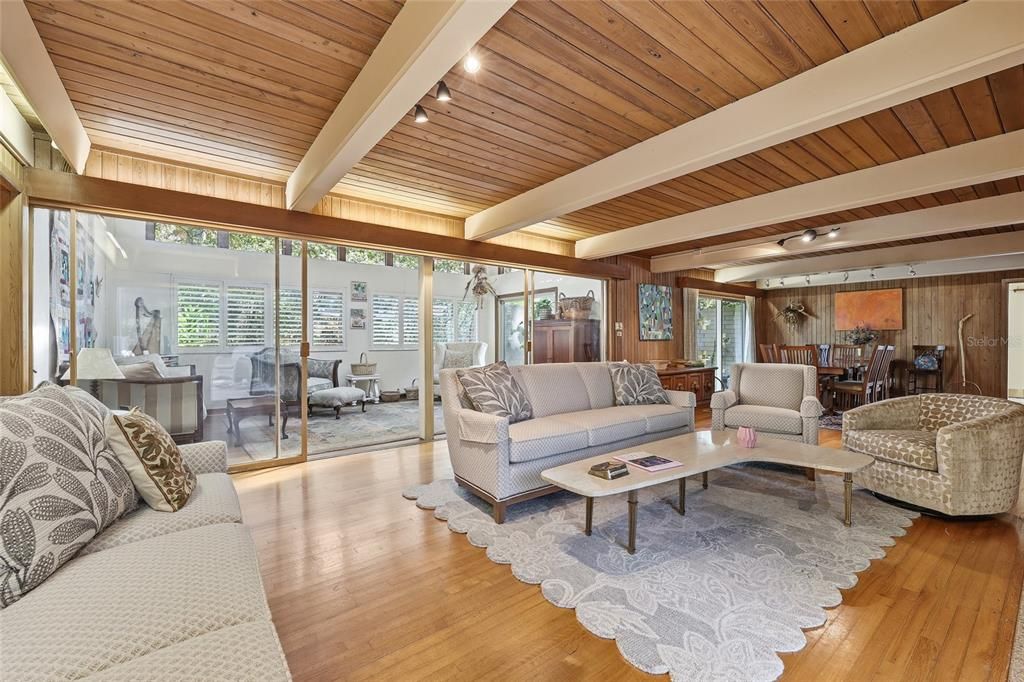 For Sale: $1,055,000 (5 beds, 3 baths, 3980 Square Feet)