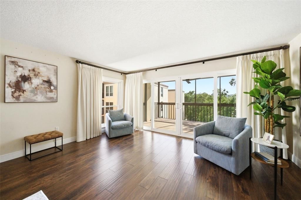 En Venta: $458,500 (2 camas, 2 baños, 1270 Pies cuadrados)