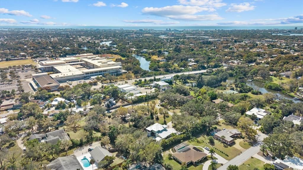 Activo con contrato: $1,670,000 (5 camas, 4 baños, 3715 Pies cuadrados)