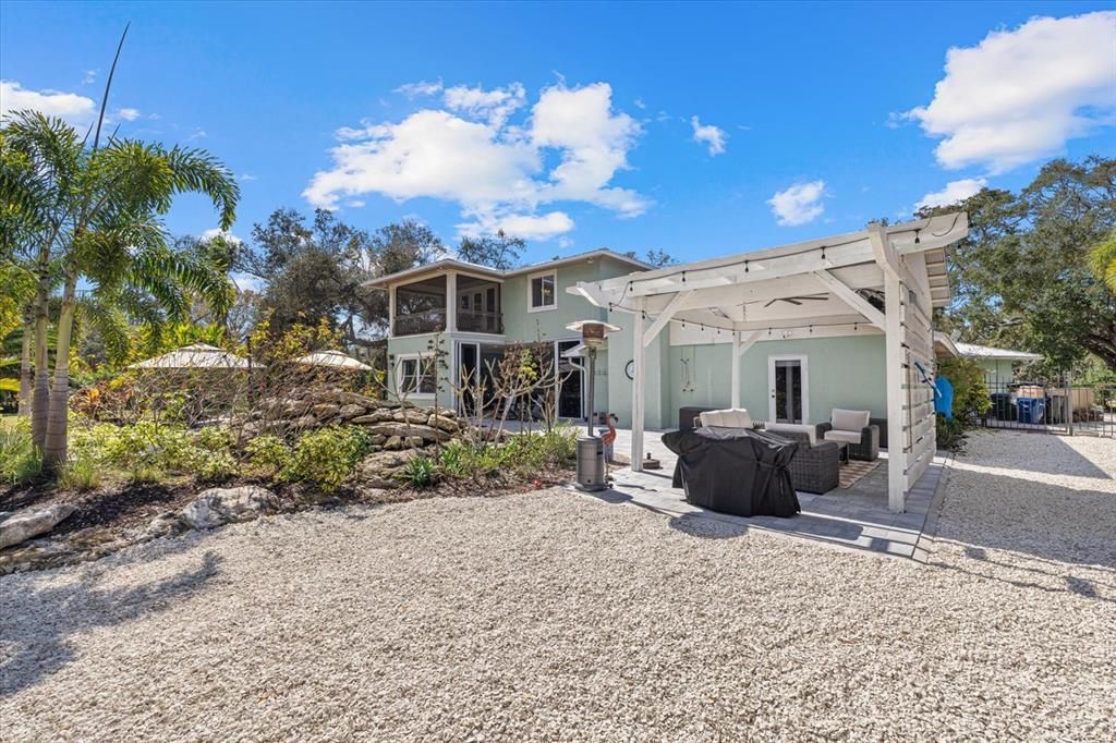 Activo con contrato: $1,670,000 (5 camas, 4 baños, 3715 Pies cuadrados)