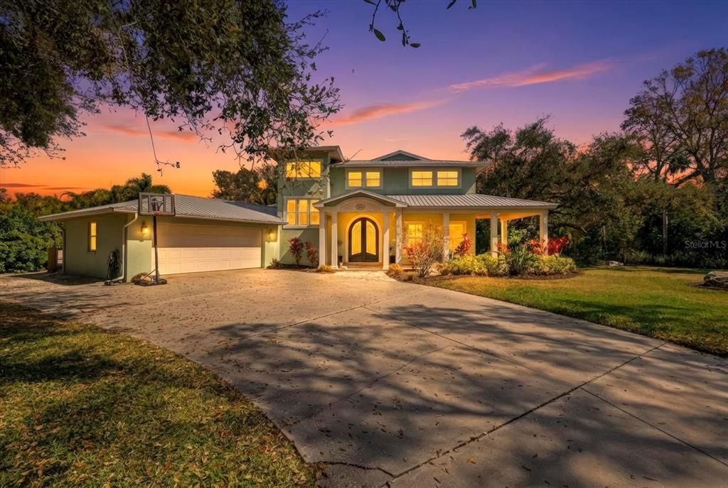 Activo con contrato: $1,670,000 (5 camas, 4 baños, 3715 Pies cuadrados)