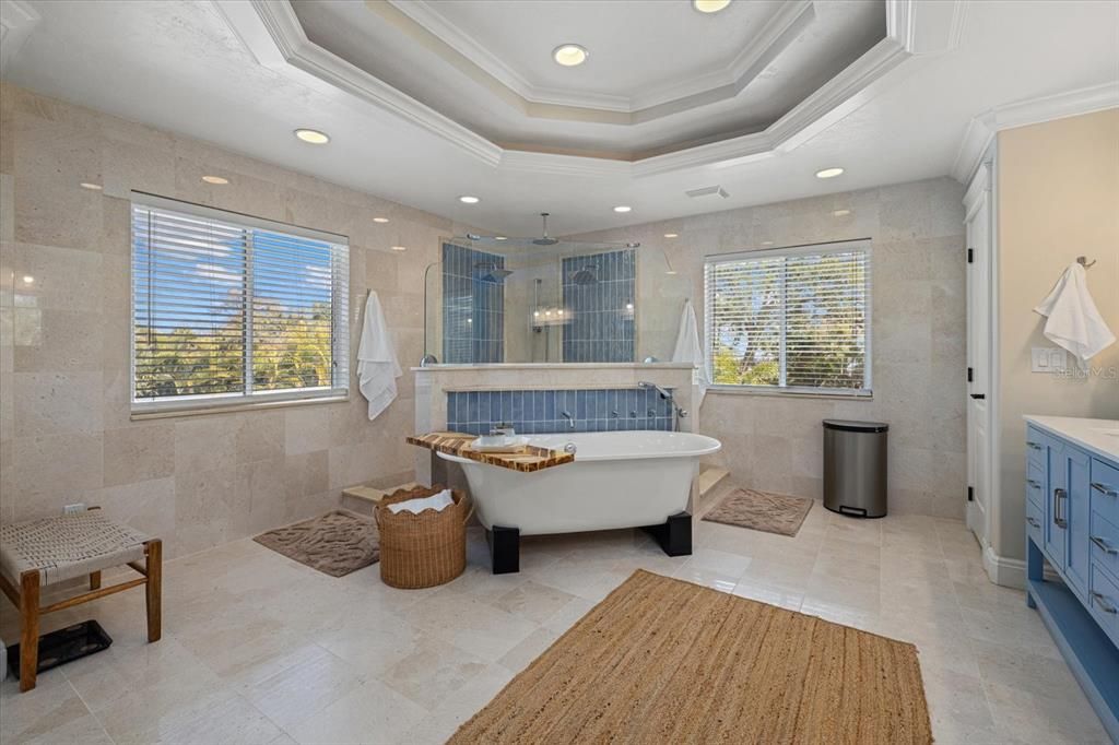 Activo con contrato: $1,670,000 (5 camas, 4 baños, 3715 Pies cuadrados)