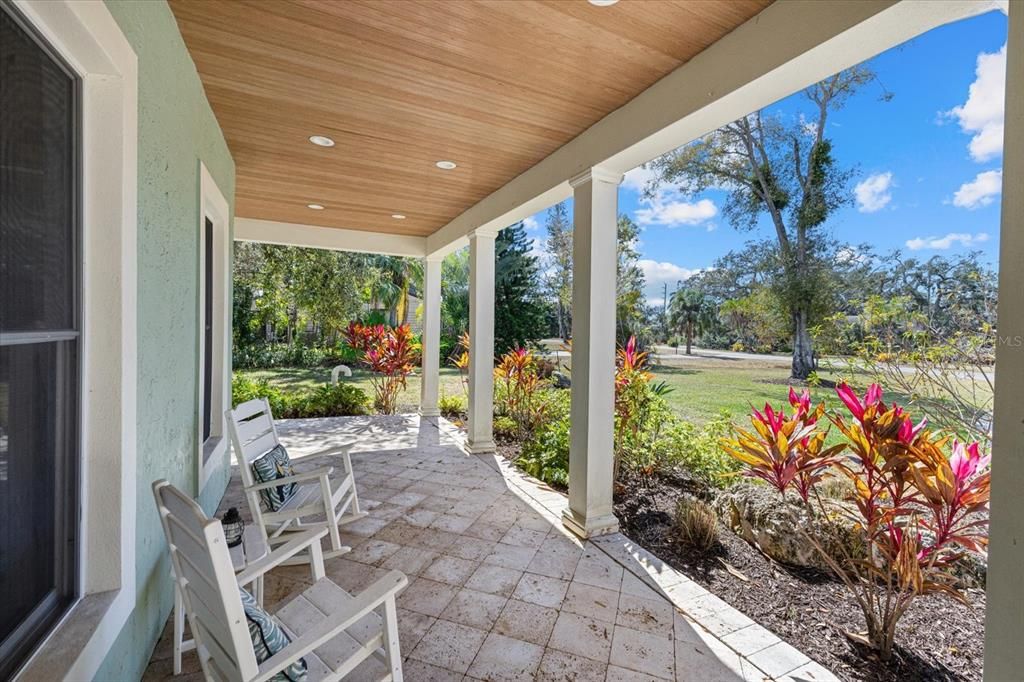 Activo con contrato: $1,670,000 (5 camas, 4 baños, 3715 Pies cuadrados)