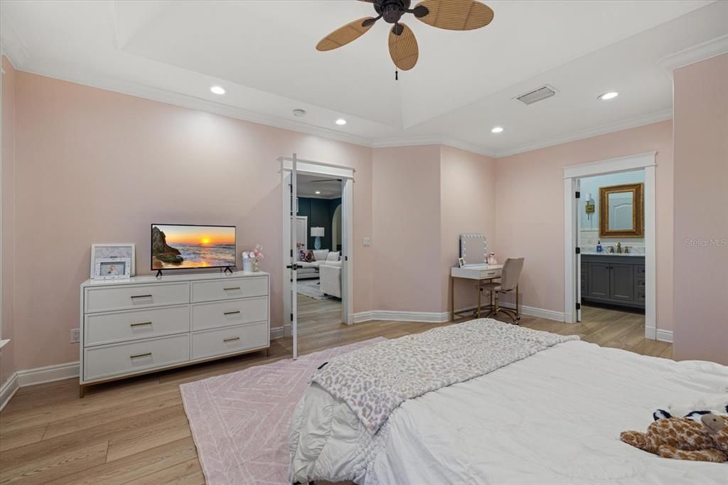 Activo con contrato: $1,670,000 (5 camas, 4 baños, 3715 Pies cuadrados)